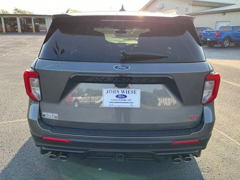 Used 2023 Ford Explorer ST image 4