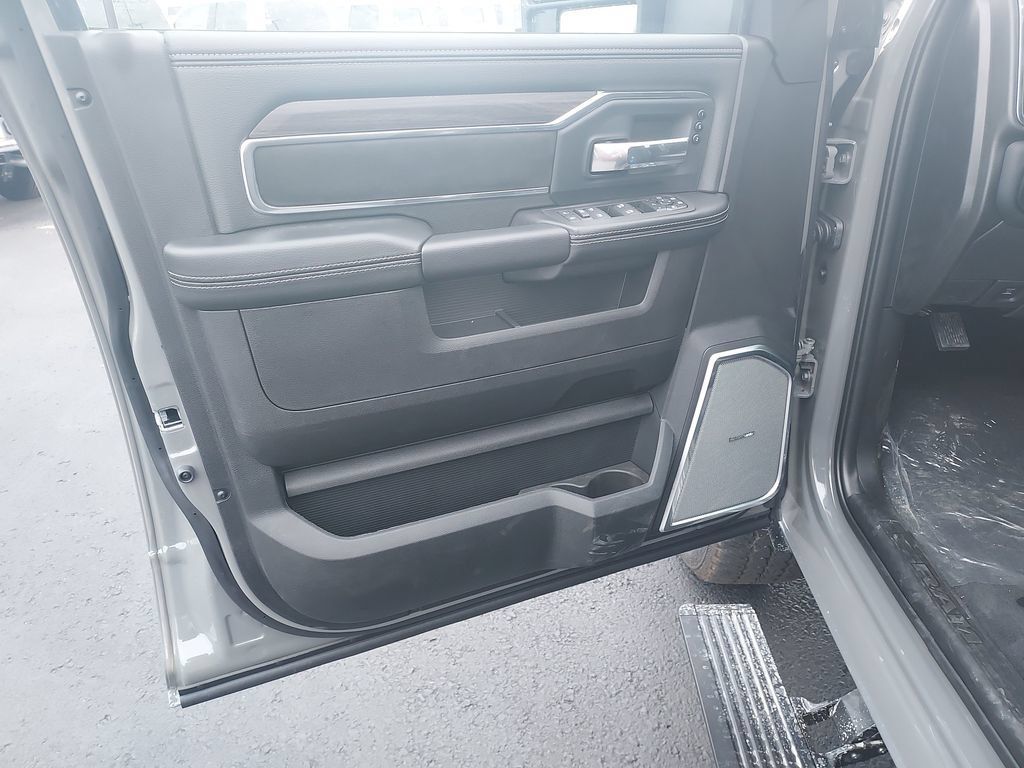 New 2027 RAM 2500 Laramie AWD/4WD image 12