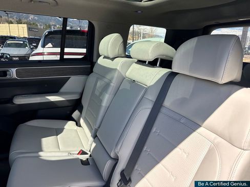 Used 2025 Hyundai Santa Fe Limited image 37