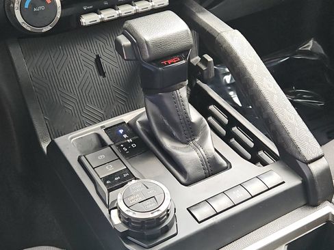 Certified 2024 Toyota Tacoma TRD Off-Road AWD/4WD image 18