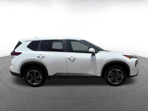 Used 2025 Nissan Rogue SV FWD image 16