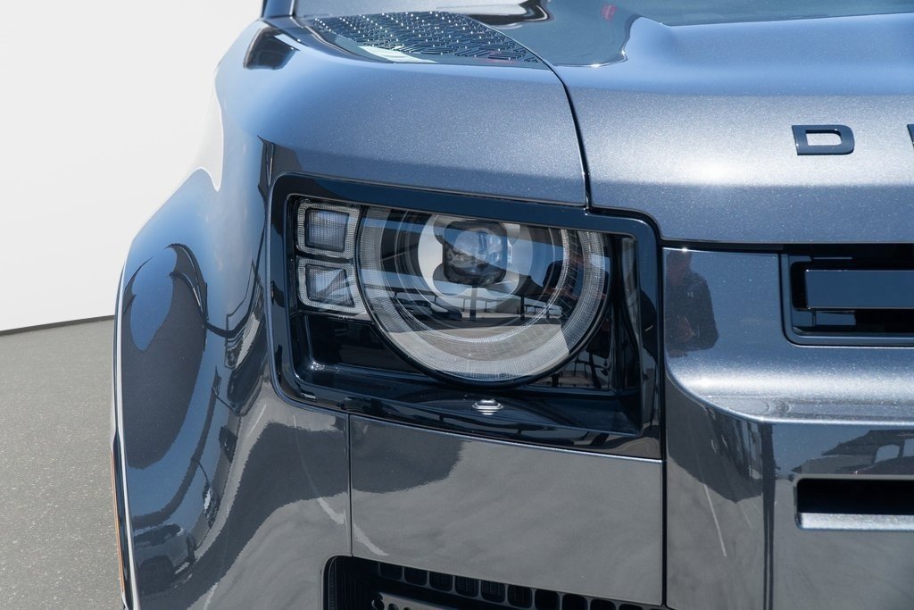 Used 2025 Land Rover Defender 130 V8 AWD/4WD image 10