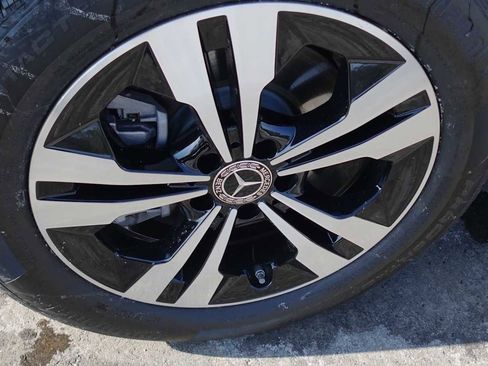 Used 2026 Mercedes-Benz GLB 250 4MATIC image 15