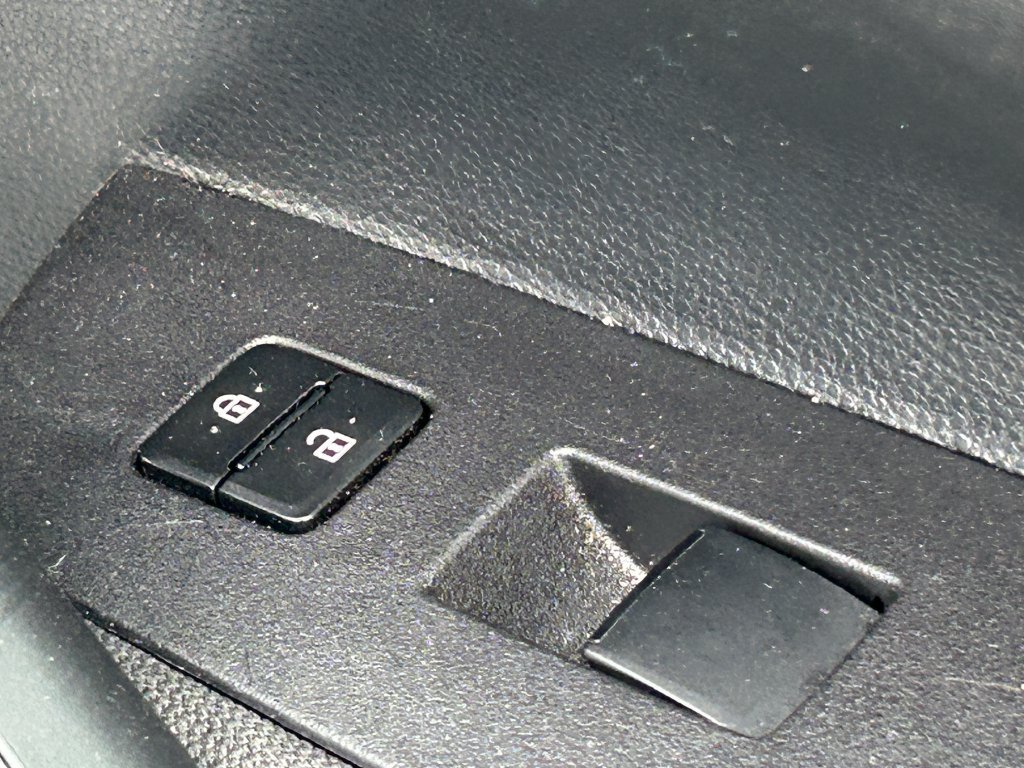 Used 2025 Toyota Corolla LE FWD image 28