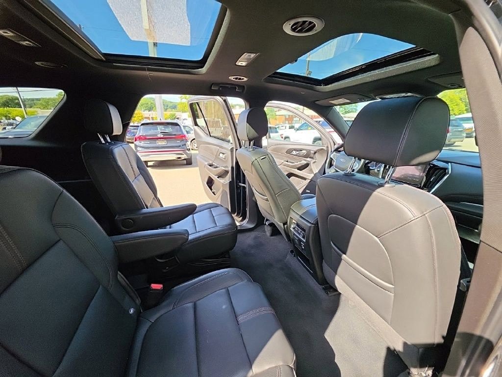 Used 2024 Chevrolet Traverse RS AWD/4WD image 31