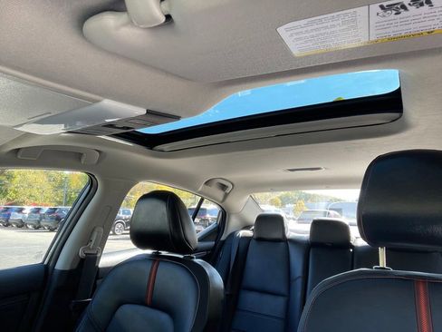 Certified 2022 Nissan Sentra SR w/ SR Premium Package FWD image 23