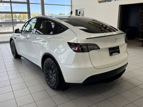 Used 2021 Tesla Model Y Long Range AWD/4WD image 2