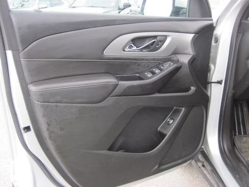 Used 2022 Chevrolet Traverse LT image 10