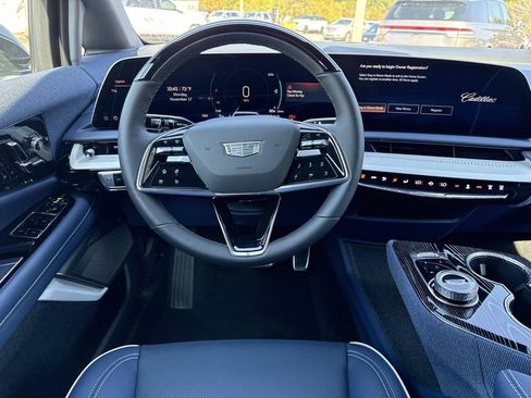 New 2026 Cadillac Optiq Luxury 2 image 17