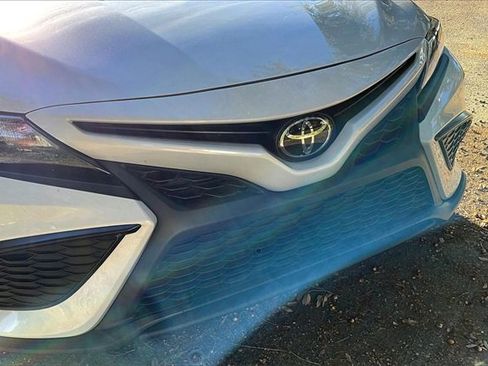 Used 2024 Toyota Camry SE image 30