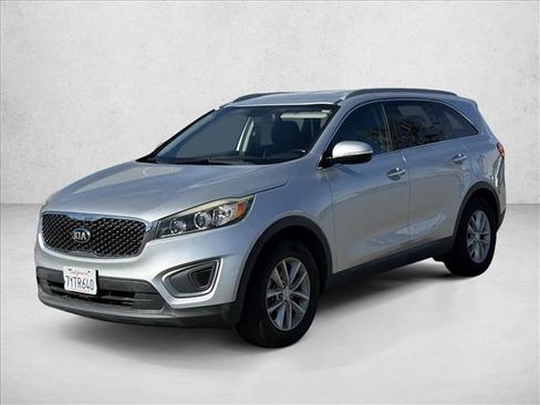 Used 2016 Kia Sorento LX w/ LX Convenience Package image 1