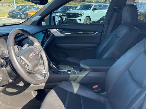 Used 2023 Cadillac XT6 Premium Luxury w/ Technology Package image 7