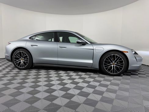 Used 2022 Porsche Taycan image 8