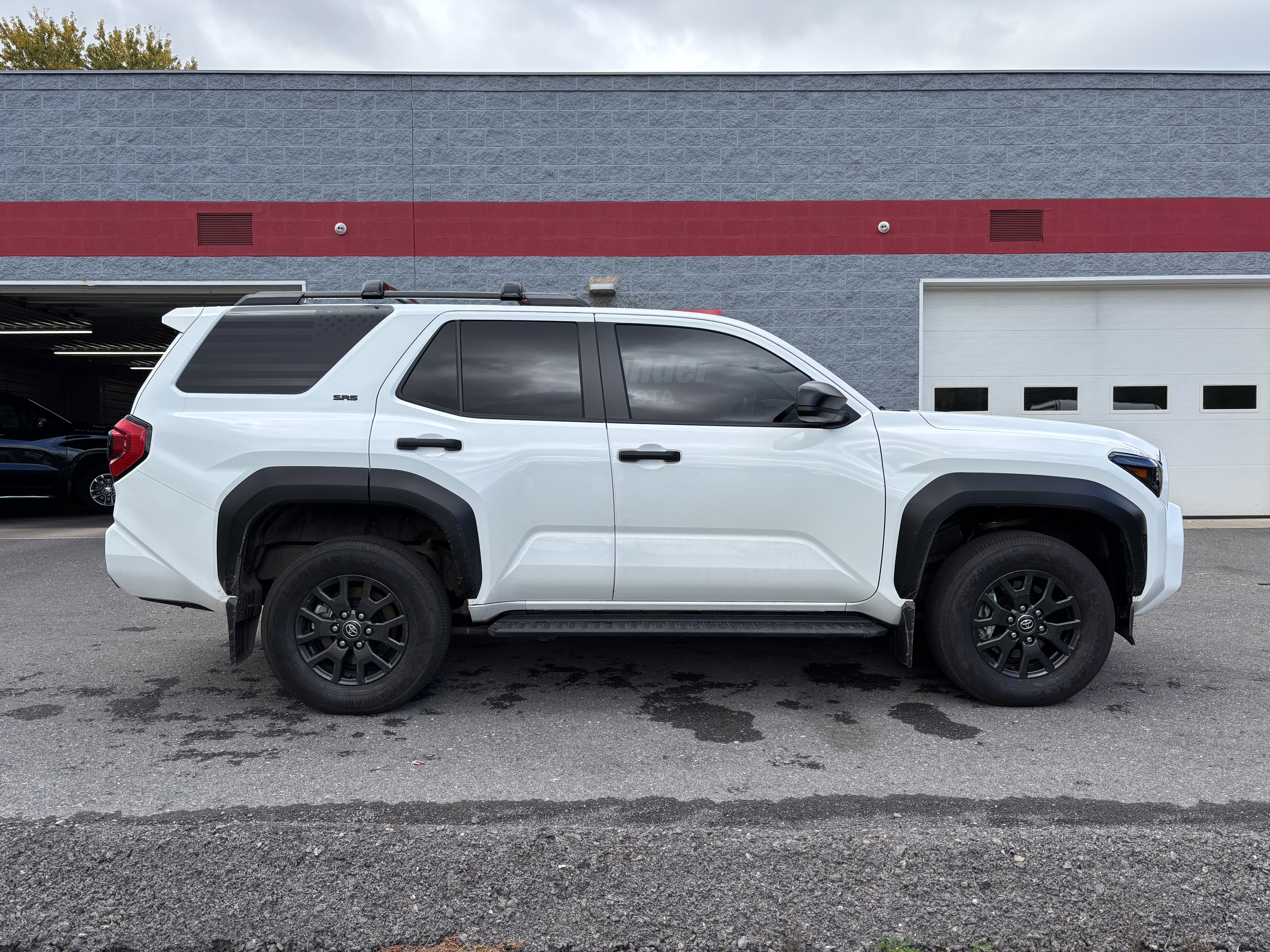 Used 2025 Toyota 4Runner SR5 AWD/4WD image 2