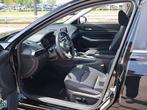Used 2025 Nissan Altima 2.5 SV FWD image 24