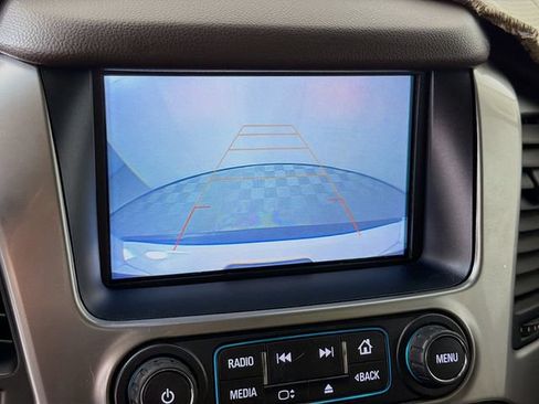 Used 2018 Chevrolet Suburban LT RWD image 16