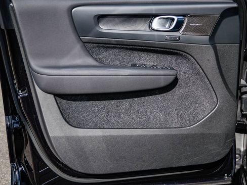 Used 2023 Volvo C40 P8 Recharge Ultimate image 23