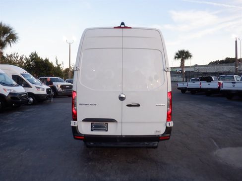 Used 2021 Freightliner Sprinter 2500 image 5