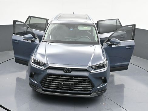 Used 2025 Toyota Grand Highlander AWD image 37