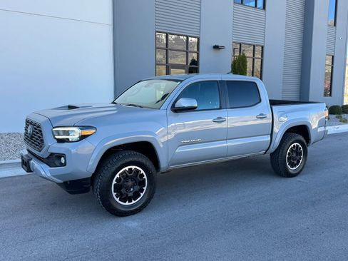 Used 2021 Toyota Tacoma TRD Sport w/ TRD Premium Sport Package image 2