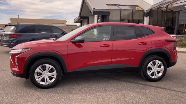 Used 2026 Chevrolet Trax LS FWD image 6