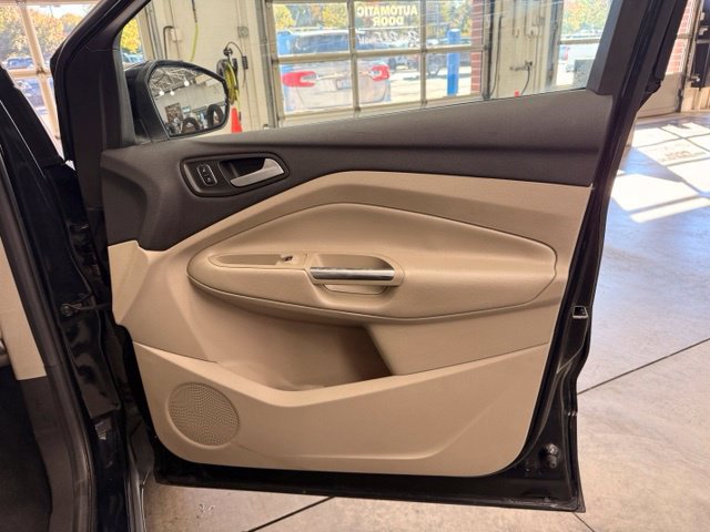 Used 2018 Ford Escape Titanium w/ Ford Safe & Smart Package AWD/4WD image 28