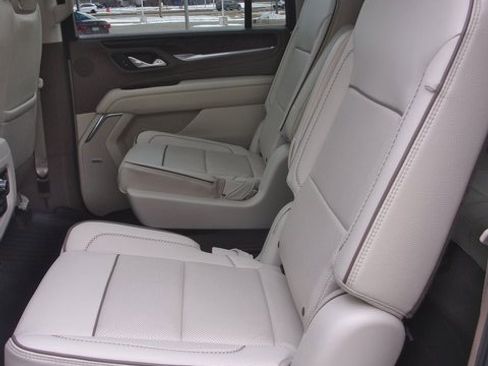 Used 2024 GMC Yukon XL Denali w/ Advanced Technology Package image 33