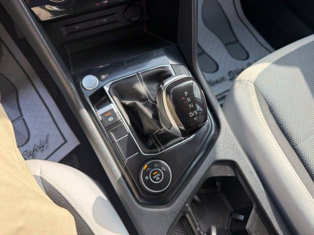 Certified 2025 Volkswagen Taos S AWD/4WD image 23