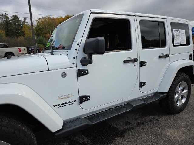 Used 2015 Jeep Wrangler Unlimited Sahara w/ Connectivity Group AWD/4WD image 32