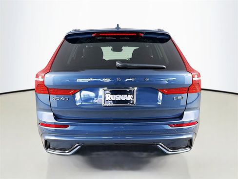 Used 2025 Volvo XC60 B5 Core w/ Climate Package PRO image 6