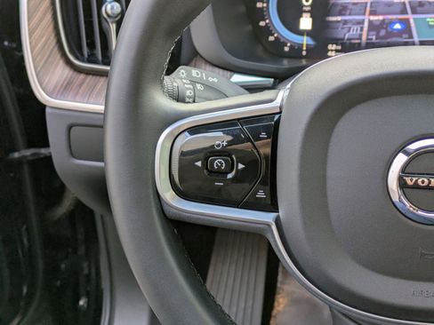 Certified 2023 Volvo XC60 B6 Ultimate w/ Protection Package Premier image 17