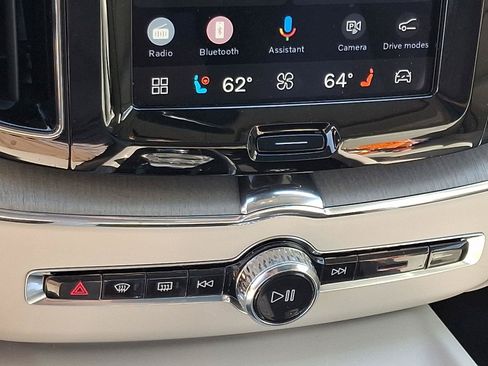 Certified 2023 Volvo XC60 T8 Ultimate w/ Climate Package AWD/4WD image 17