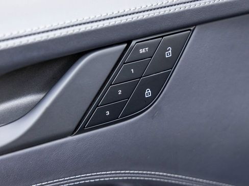 Certified 2022 Porsche 911 50th Anniversary Edition image 24