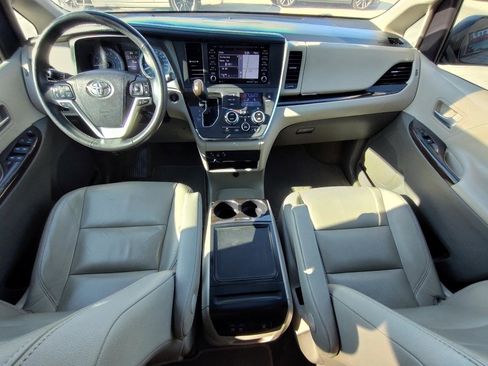 Used 2018 Toyota Sienna XLE w/ XLE Navigation Package image 23