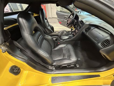 Used 2002 Chevrolet Corvette Convertible w/ Preferred Equipment Group2 image 38