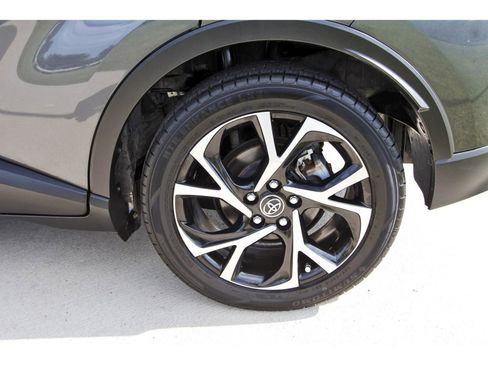 Used 2018 Toyota C-HR XLE FWD image 31