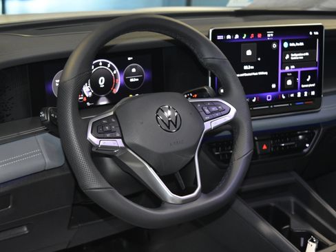 New 2026 Volkswagen Tiguan SE R-Line image 3