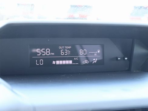 Used 2021 Subaru Crosstrek 2.0i Premium image 32