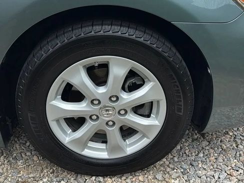 Used 2010 Toyota Camry LE FWD image 32