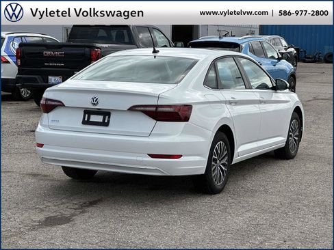 Used 2020 Volkswagen Jetta SE w/ SE Cold Weather Package image 3