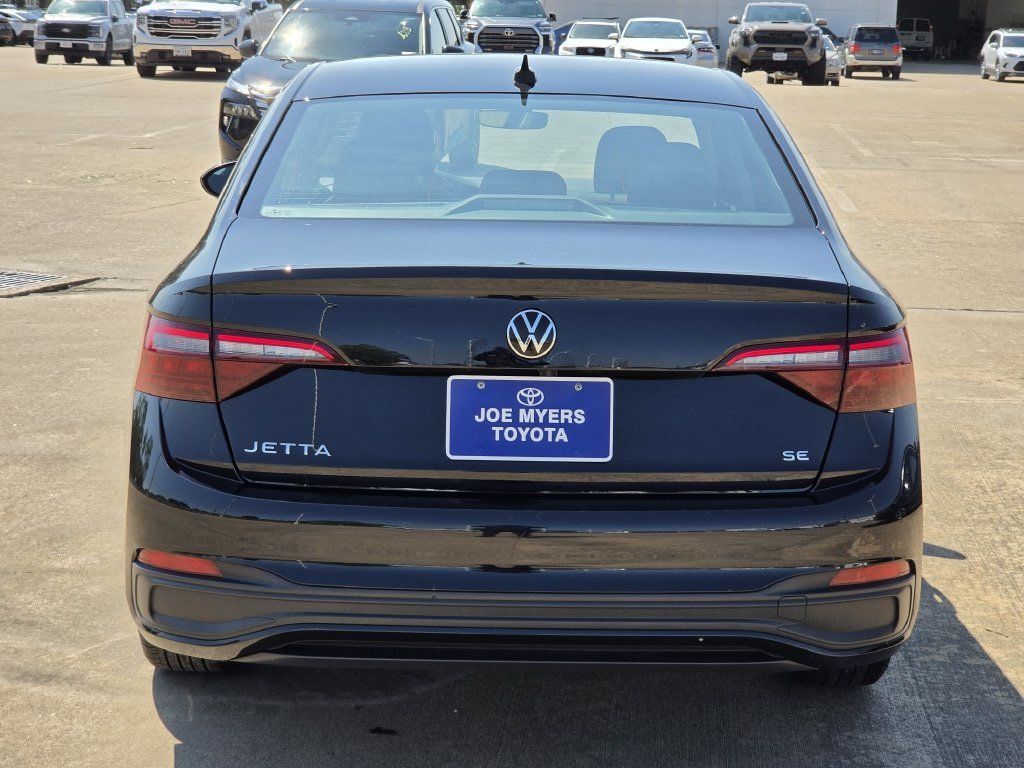 Used 2024 Volkswagen Jetta SE FWD image 8