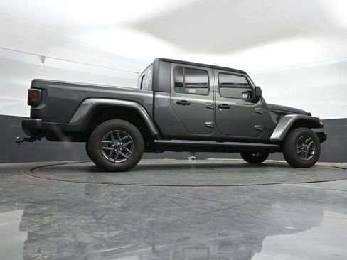 Used 2025 Jeep Gladiator Sport AWD/4WD image 38