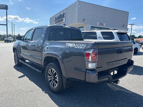 Used 2020 Toyota Tacoma TRD Sport w/ TRD Premium Sport Package AWD/4WD image 6