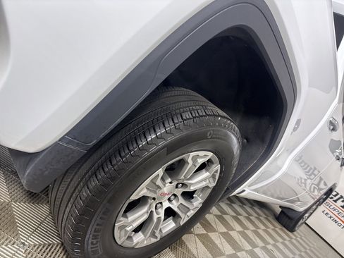 Used 2025 GMC Sierra 1500 SLT image 32