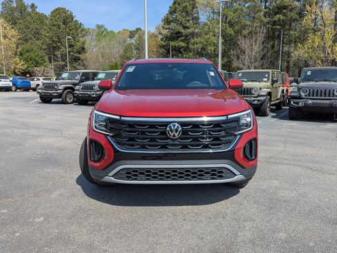 Used 2024 Volkswagen Atlas Cross Sport SE w/ Panoramic Sunroof Package image 2
