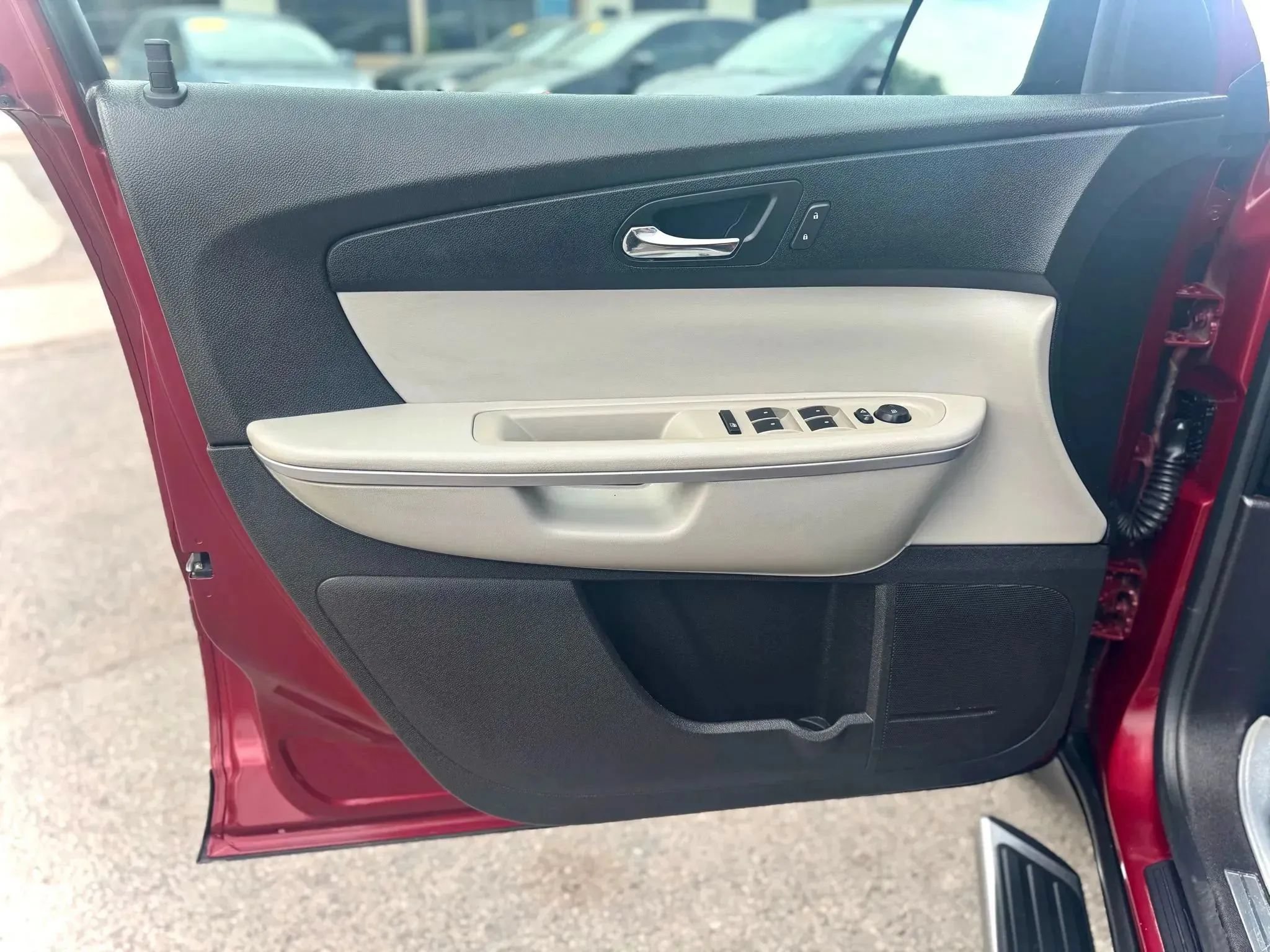 Used 2011 GMC Acadia SLE FWD image 12