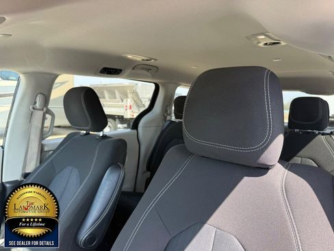Used 2023 Chrysler Voyager LX image 9