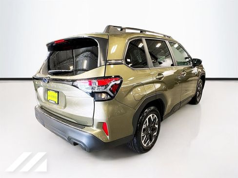 Used 2026 Subaru Forester Premium AWD/4WD image 5