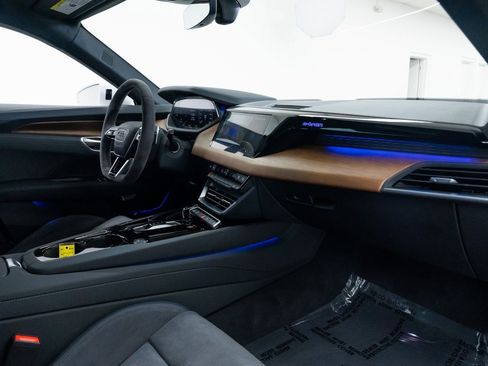 Used 2024 Audi e-tron GT Premium Plus image 25