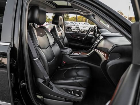 Used 2015 Cadillac Escalade Luxury image 35